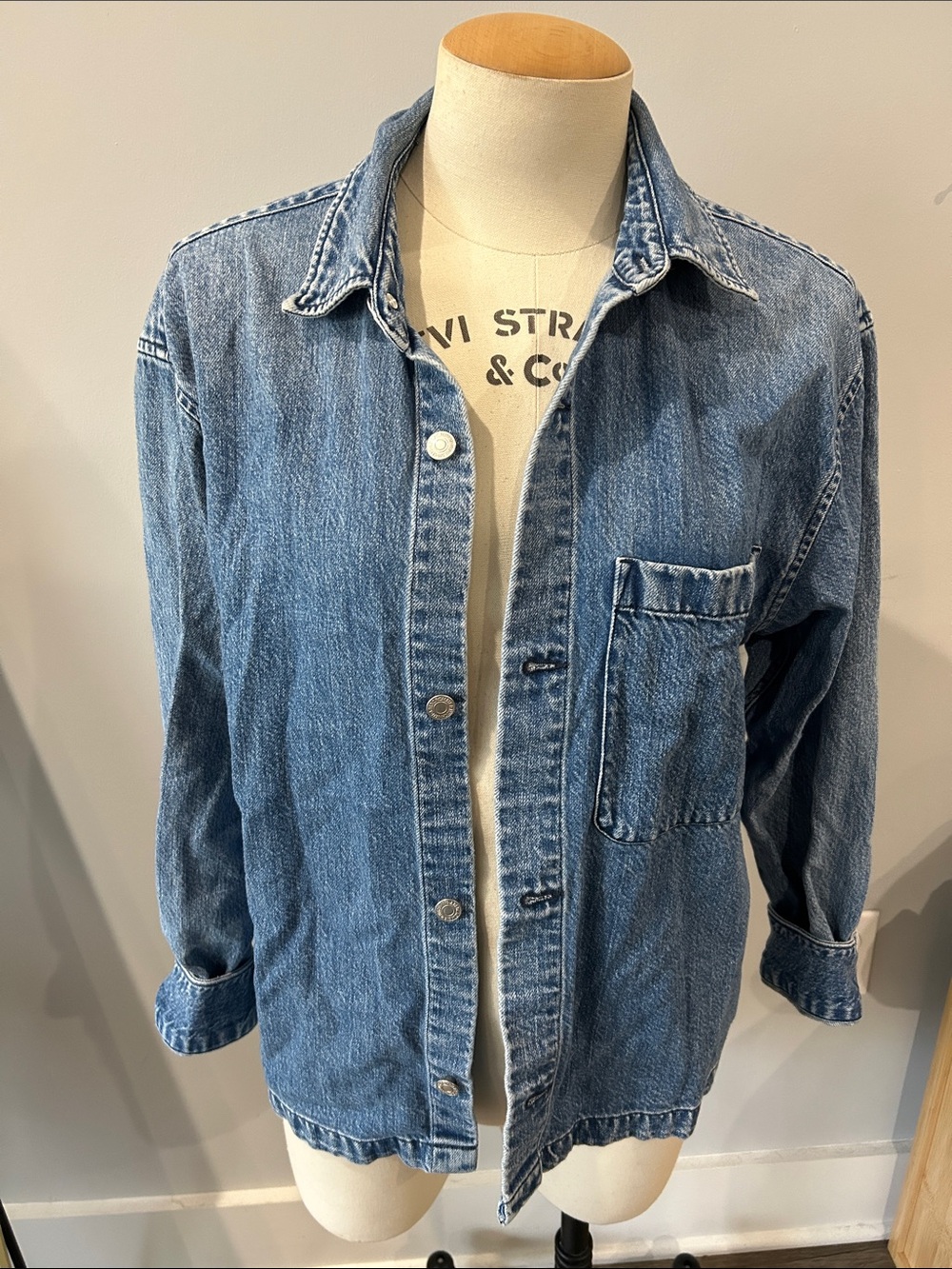 Classic Blue Denim Jacket - Casual Button-Up